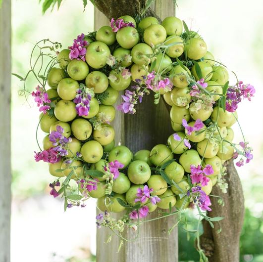 Apple wreath