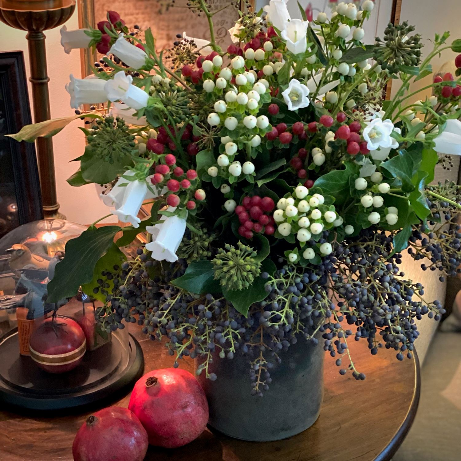 21 Gorgeous Winter Flower Arrangements - Winter Centerpiece Ideas