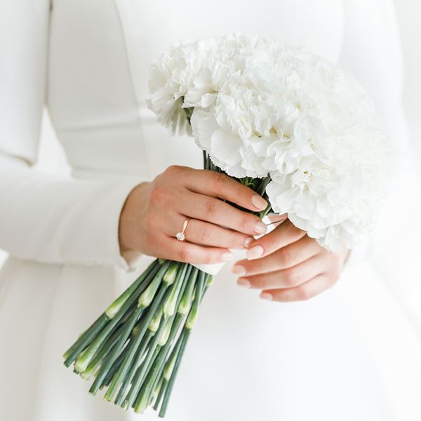 A Nice Day for a White Wedding: The Essential Flower Guide